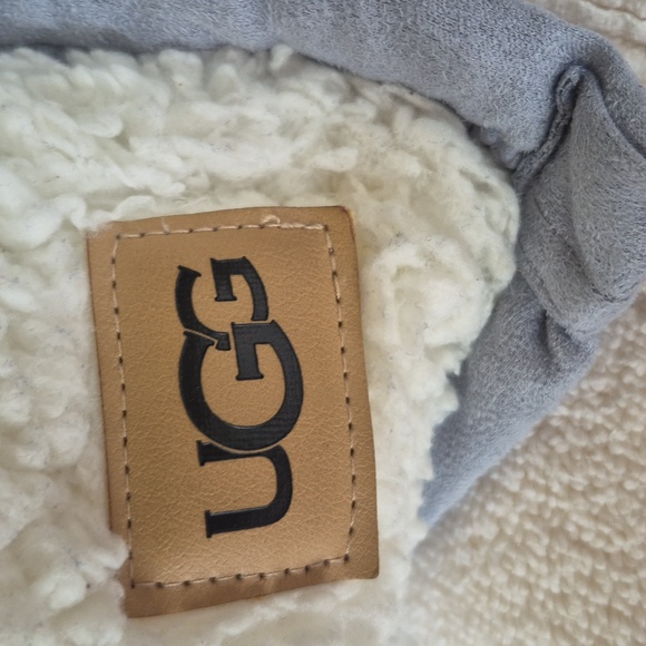 UGG Cream and Gray Sherpa Accent 20x20 Throw Pillows. - Picture 3 of 5
